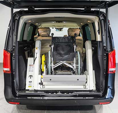 車いす収納リフト